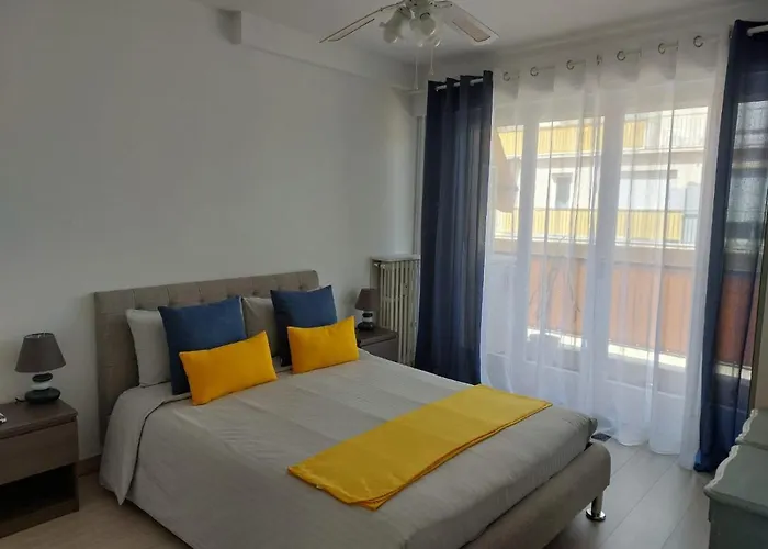 Cozy Lemon Menton