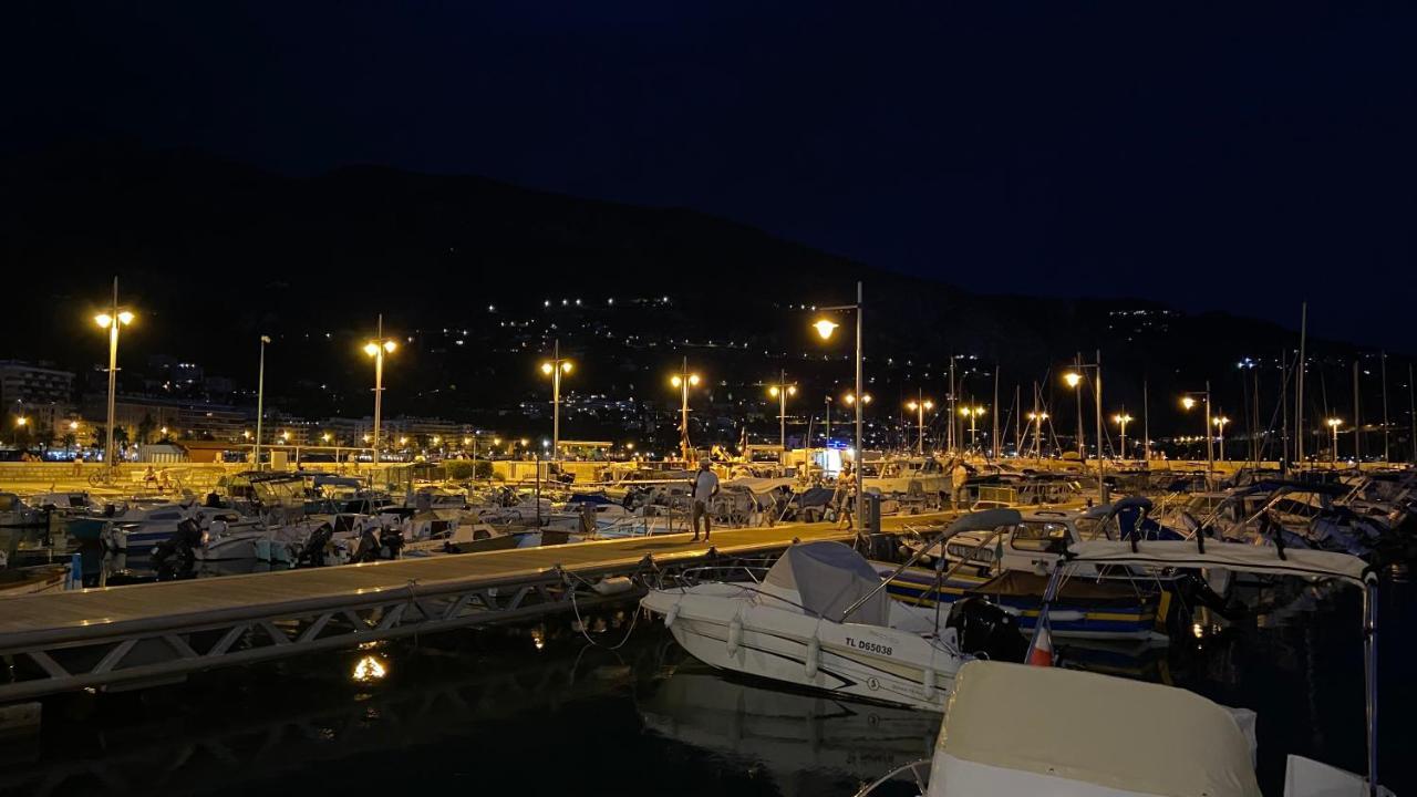 Cozy Lemon Menton